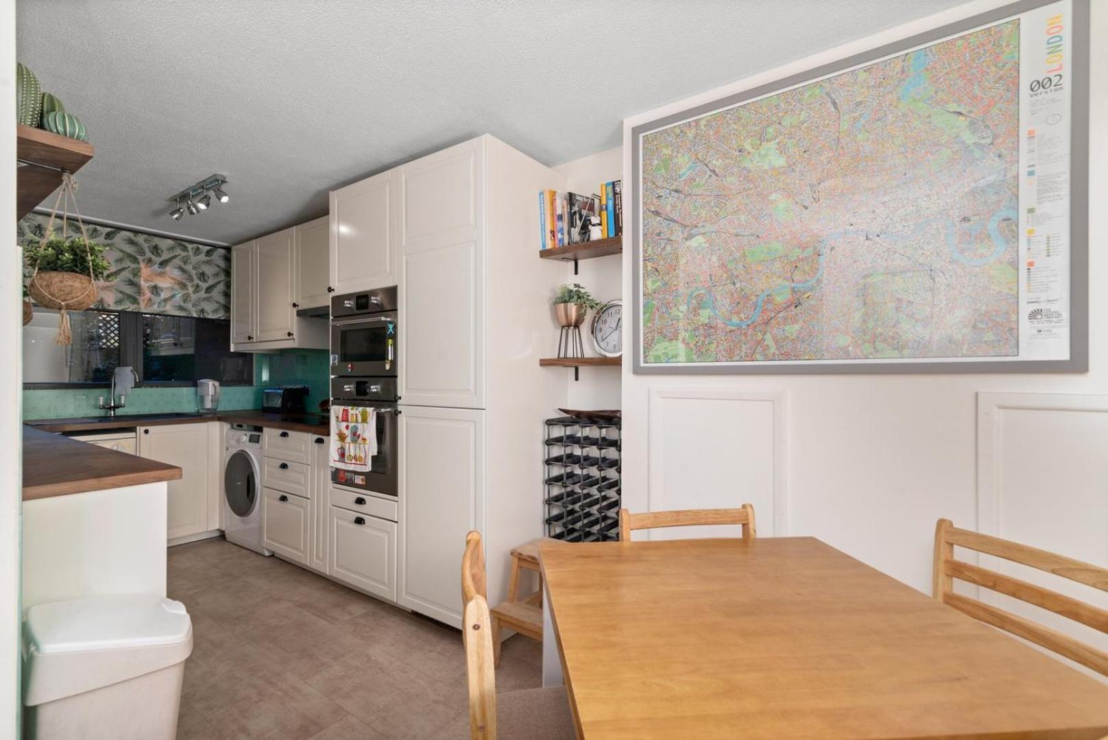 Ferienhaus Guestready - Beautiful 2br Townhouse W Garden London