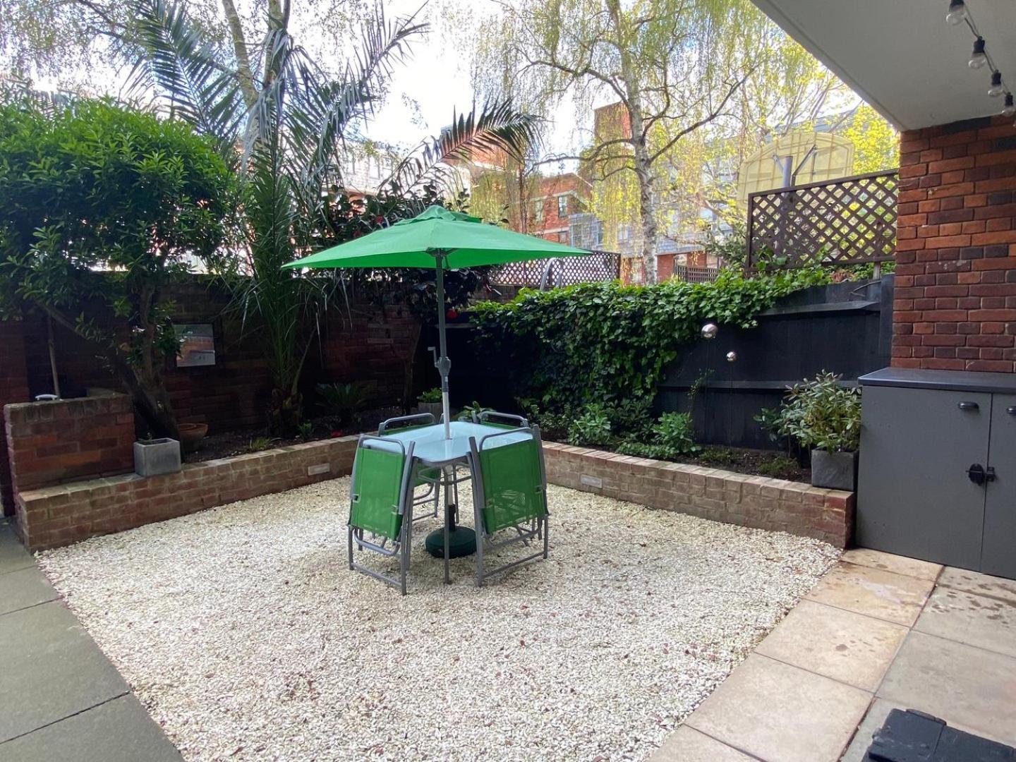 Ferienhaus Guestready - Beautiful 2br Townhouse W Garden *